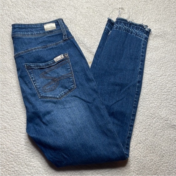 Seven 7 dark distressed Raw Hem Jeans Dark Wash Size 6 - Picture 9 of 9